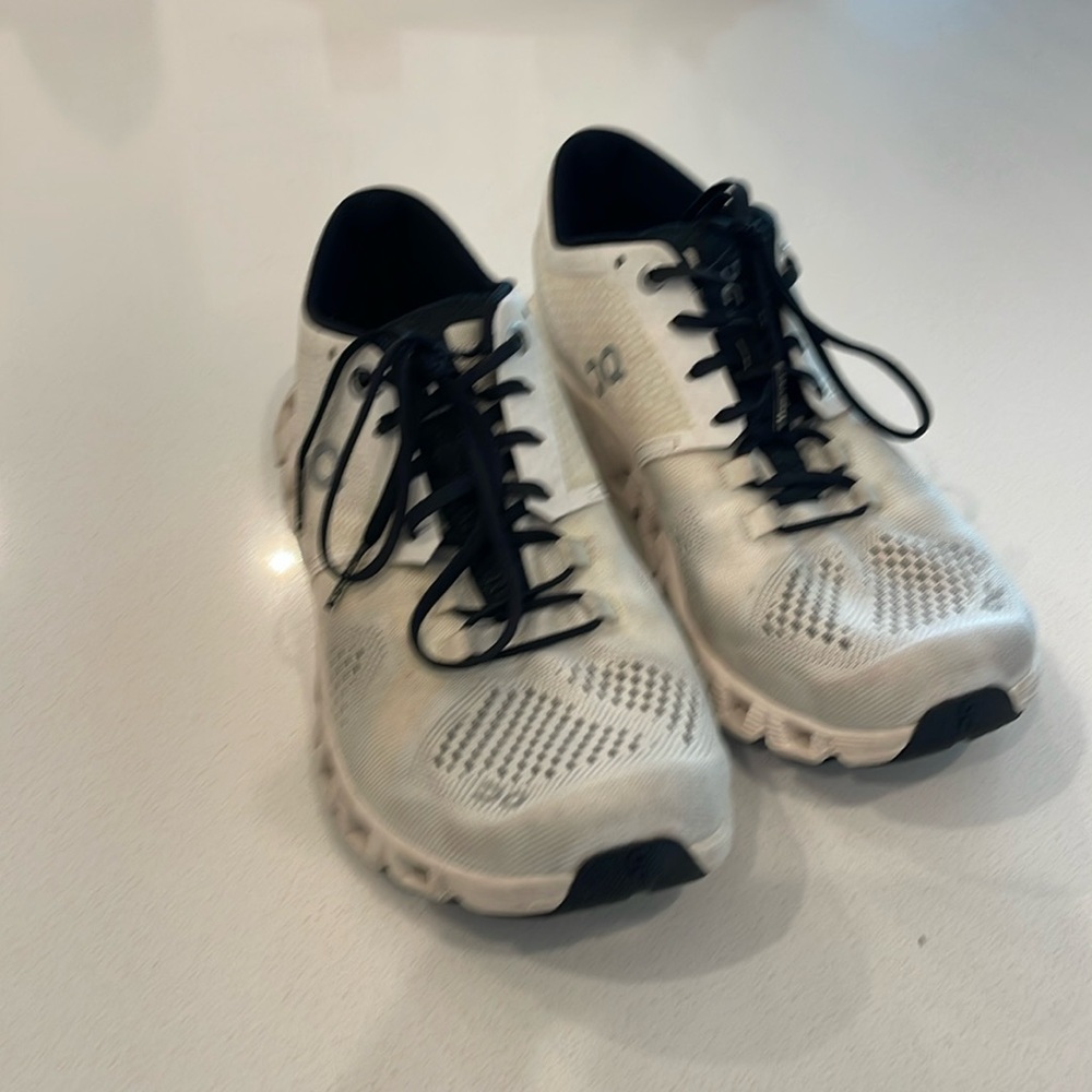 On cloud shoe sz 7 1/2